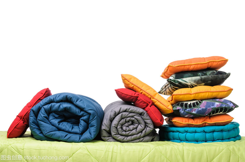 床上纺织品的温馨搭配 枕头与毯子的艺术